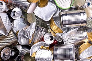 Aluminum cans and tin pieces in a pile to be recycled